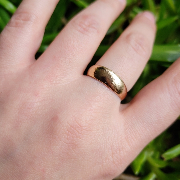 New Classic Gold Simple Ring Band, size 6.75 - Picture 2 of 8